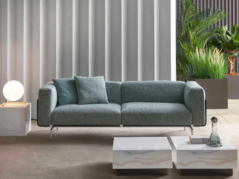 Tavolino quadrato realizzato con un unico blocco di marmo Thor di Marelli