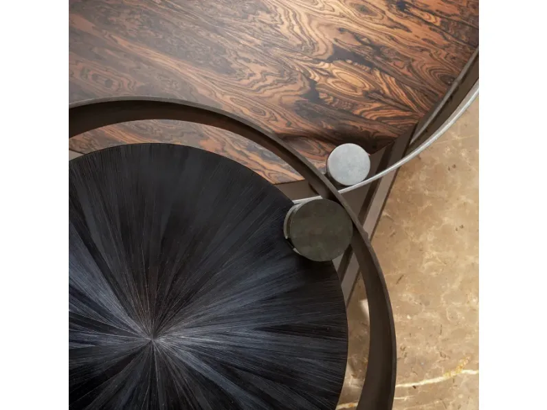 Tavolini con base in metallo acidato Tray di Laura Meroni