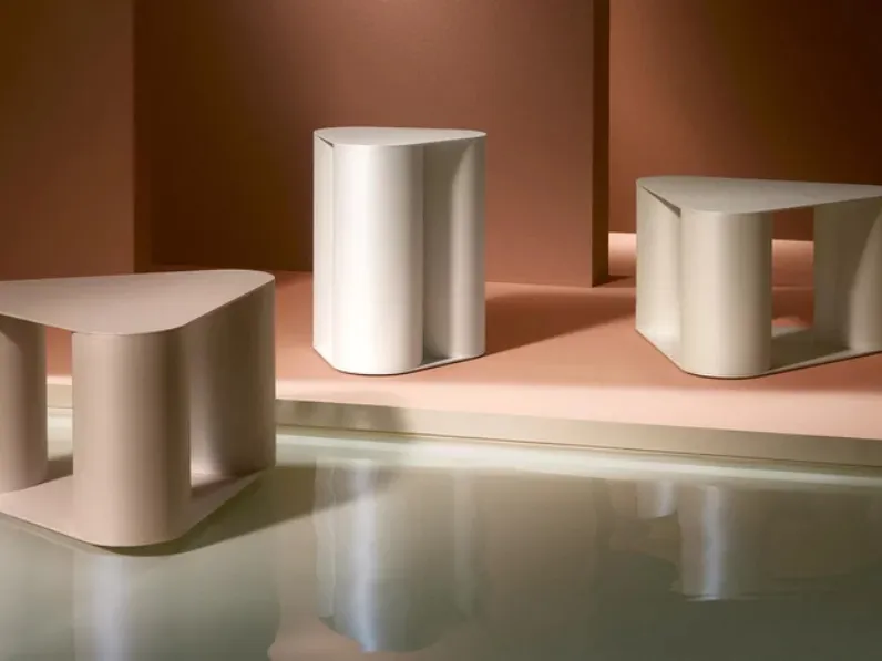 Tavolino Tres in metallo laccato di Saba