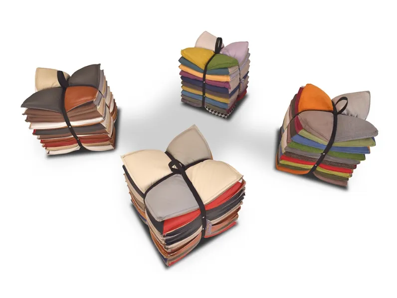 Pouf di design in tessuto U' Strozz di Calia
