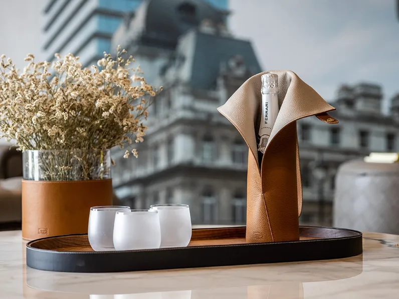 Contenitore portabottiglia Wine Bag in pelle di Poltrona Frau