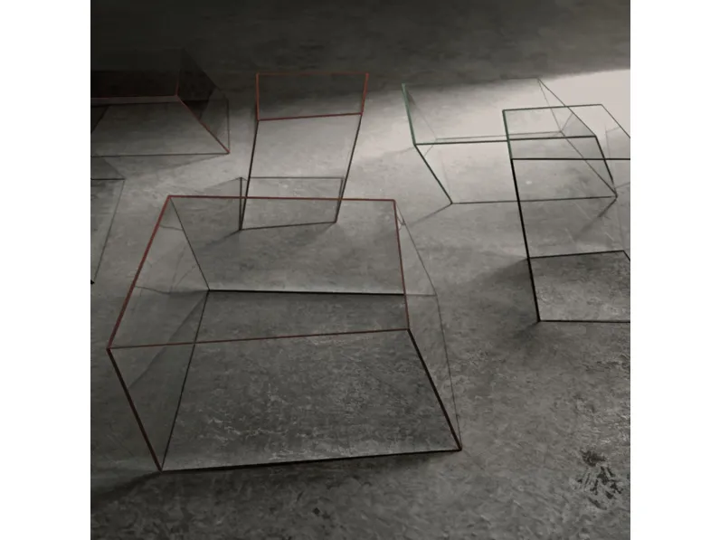 Tavolini Wireframe a forma di parallelepipedi storti in vetro extralight di Glas Italia