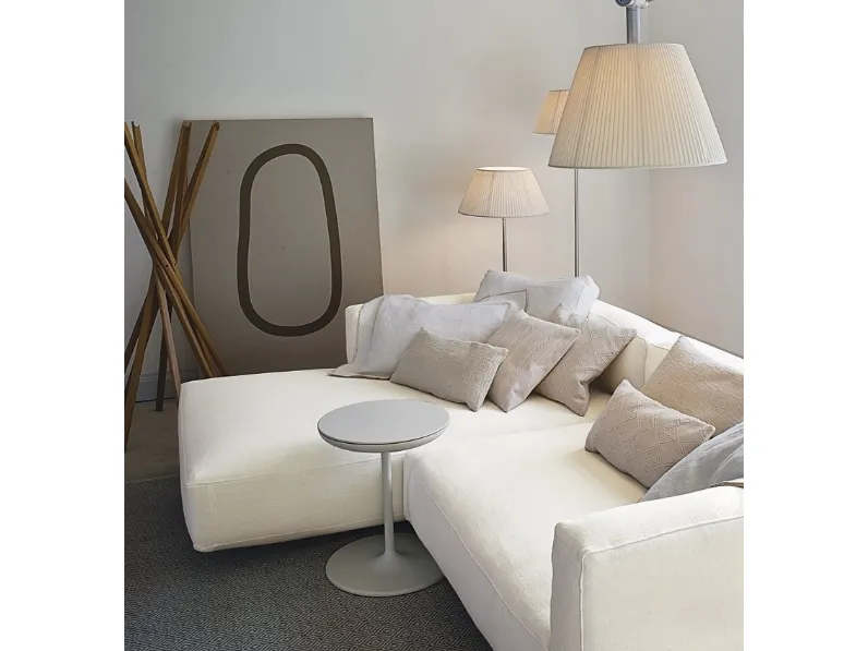 Tavolino portaoggetti in poliuretano rigido verniciato bianco Toi di Zanotta