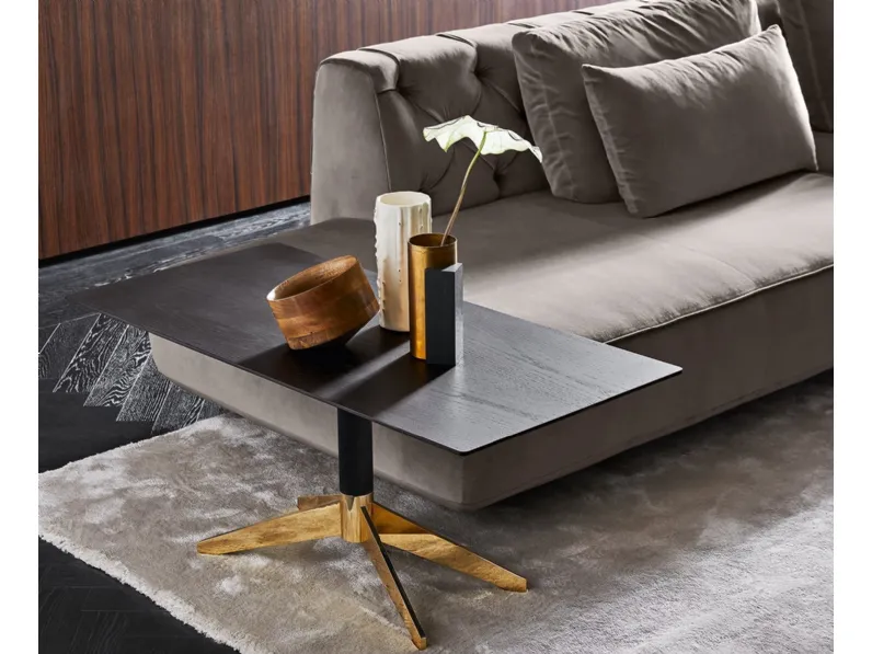 Tavolino Zen Low con piano in frassino spazzolato tinto nero poro aperto con base in alluminio con dettagli ottonati lucidi di Gallotti&Radice