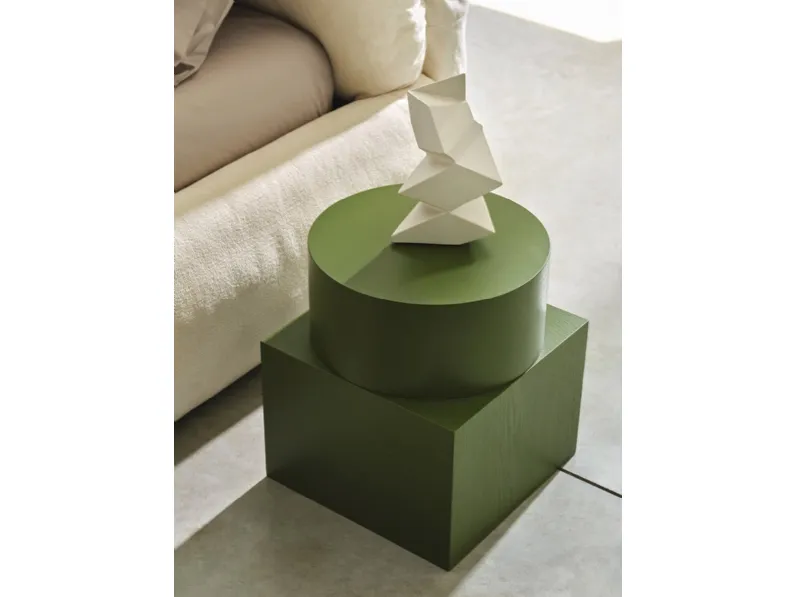 Tavolino Zymmo in legno laccato di Zanotta