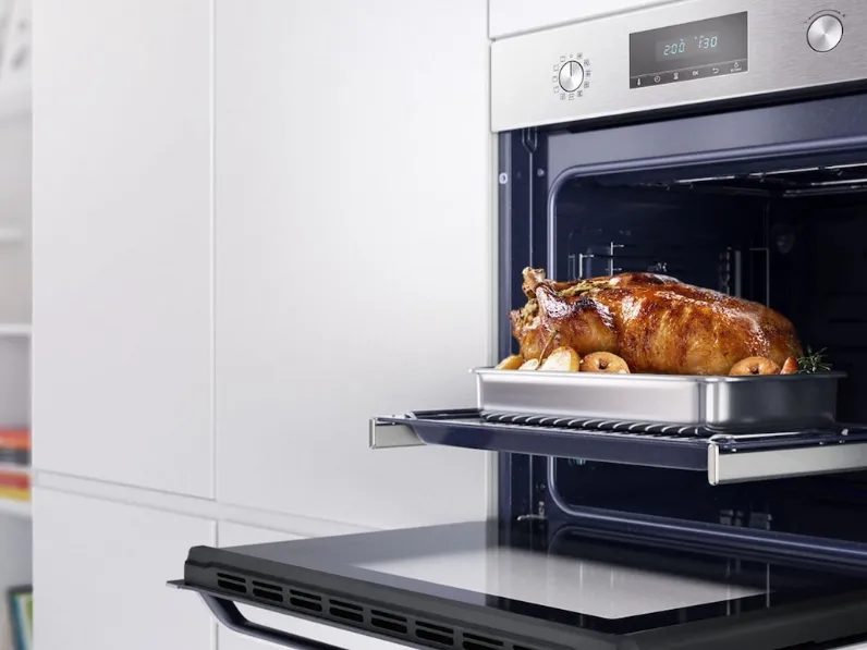 Forno Multifunzione Serie Avant NV70K2340RB di Samsung