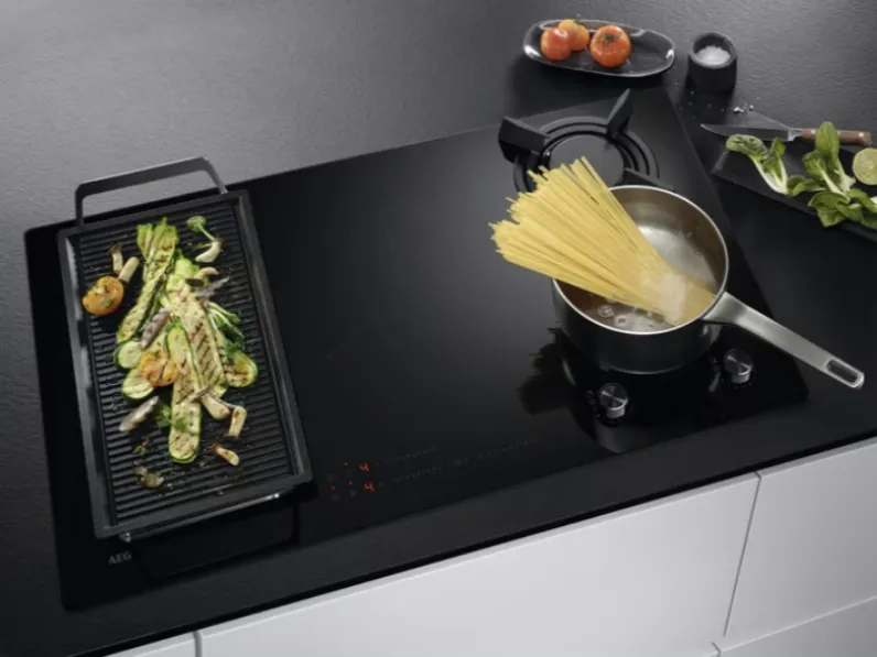 Piano cottura misto 8000 Mixed di AEG