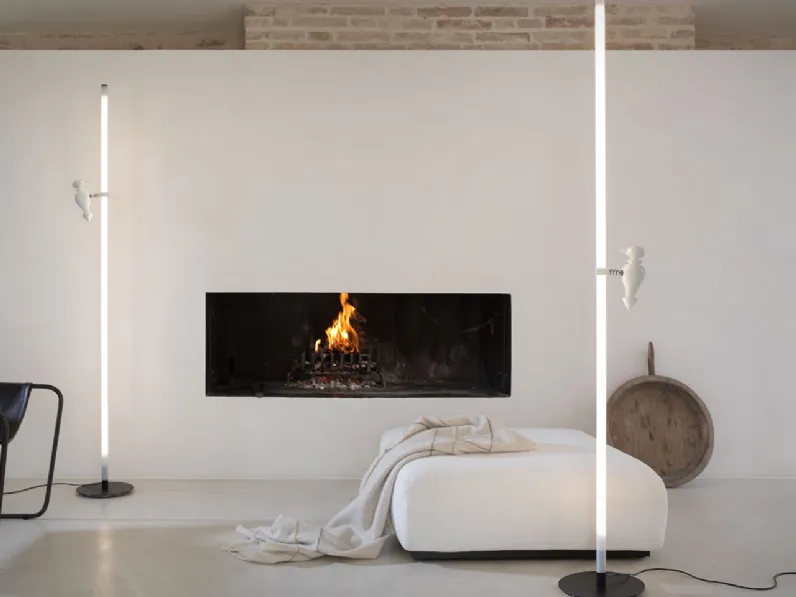 Lampada da terra divertente in vetro bianco satinato e alluminio Accipicchio di Karman