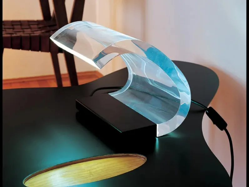 Lampada Acrilica da tavolo di Oluce