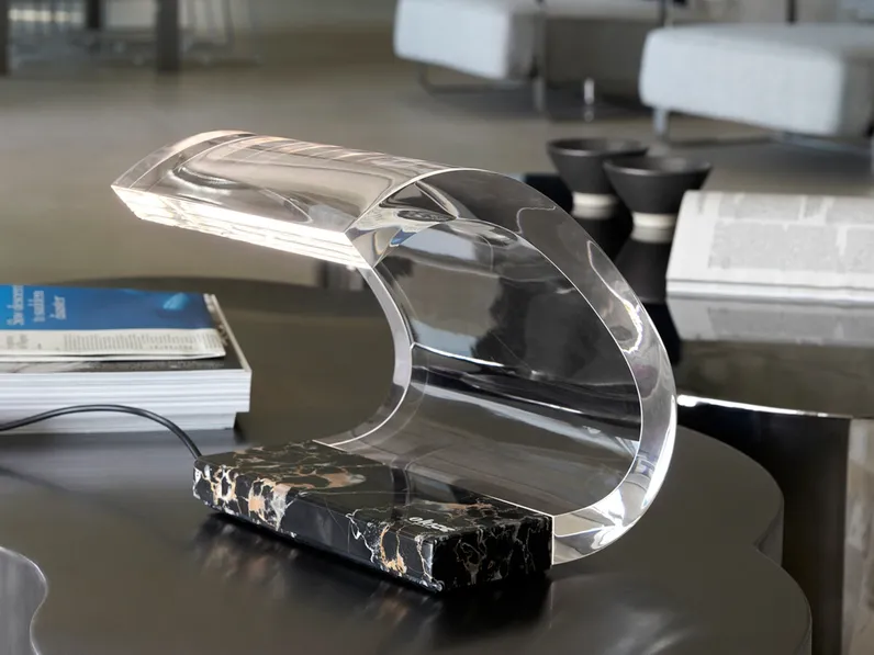 Lampada Acrilica da tavolo di Oluce