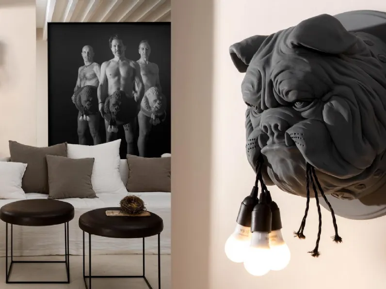 Lampada da parete Amsterdam in ceramica ispirata a un bulldog di Karman