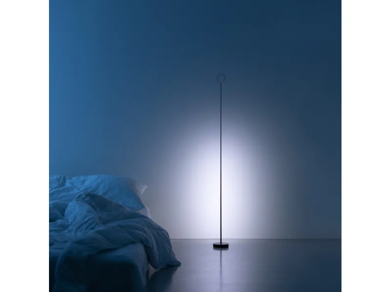 Lampada da terra Anima, filiforme e leggera di Davide Groppi