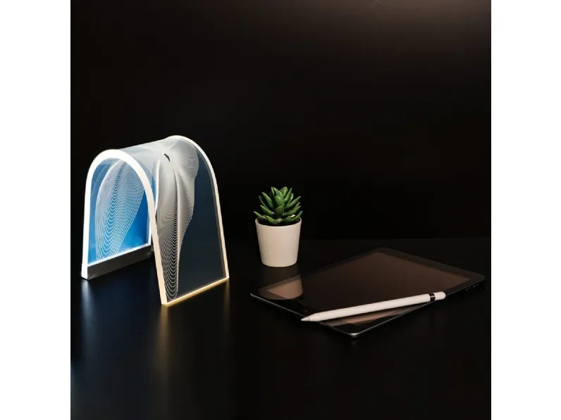 Lampada da tavolo in cristallo acrilico Arc limited edition di Vesta