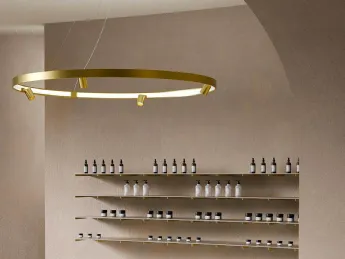 La sospensione Arena di Panzeri è un capolavoro di design e illuminazione.