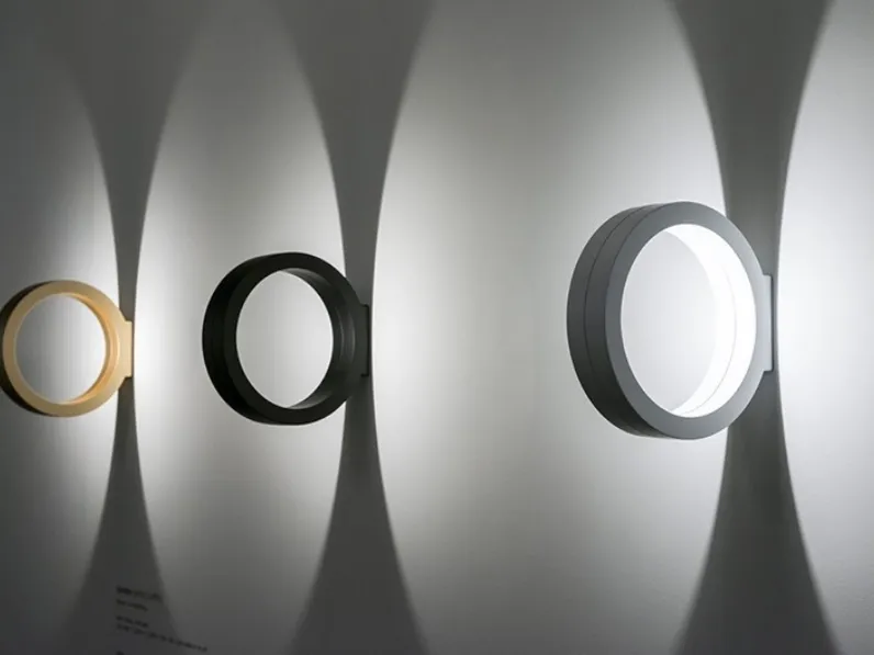 Lampada da parete in alluminio finiture Bianco, Nero e Oro opaco dal design compatto e lineare Assolo di Cini&Nils