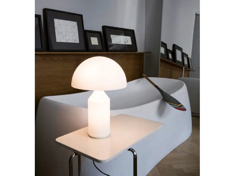 Lampada da tavolo Atollo vetro di Oluce