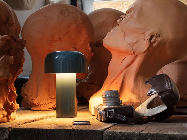 Lampada da tavolo ricaricabile Bellhop Table di Flos