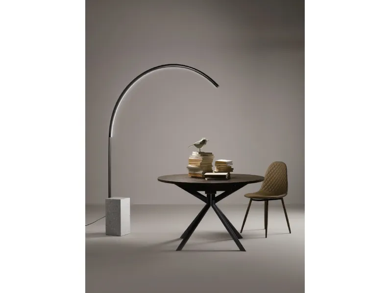 Lampada da terra Biblio in metallo con base in ceppo di grè di Ondaluce