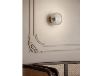 La lampada da parete Bloom de Il Fanale unisce design moderno e illuminazione ambientale.