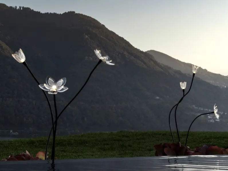 Lampada outdoor Blum Flower in metallo e PVC di Linea Light