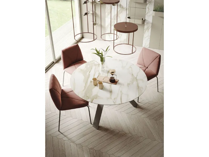 Lampada a sospensione Brassie Round in metallo dalle linee essenziali e sinuose di Ronda Design