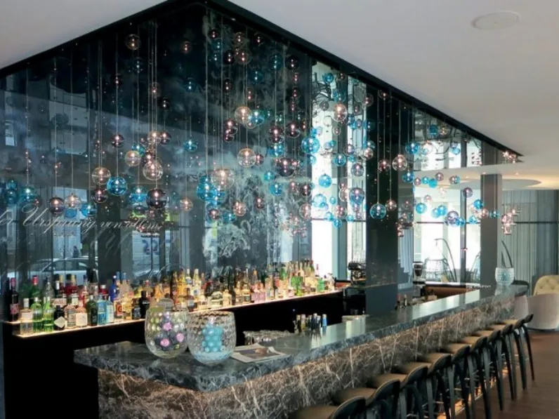 Lampada a sospensione con sfere pendenti in vetro borosilicato liscio trasparente o colorato con lampadine a Led Bulles di Reflex