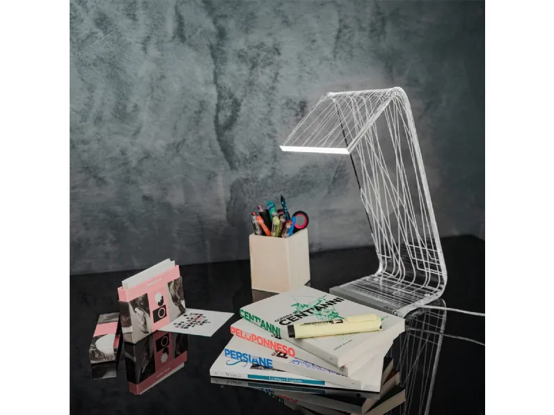 Lampada da tavolo in cristallo acrilico C Led media di Vesta