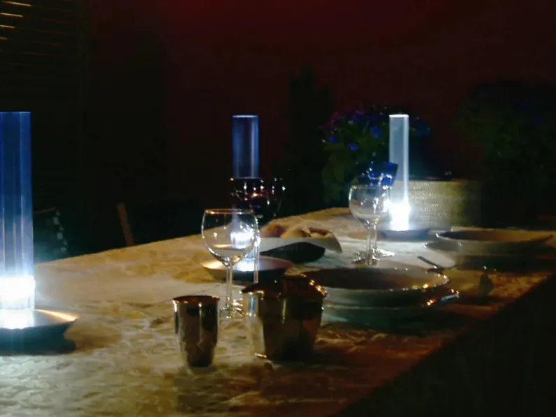 Lampada Cand led da tavolo di Oluce
