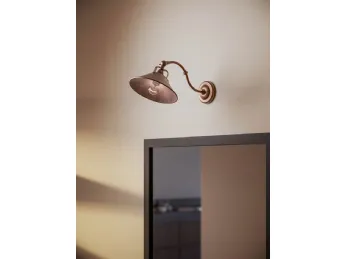 Illumina il tuo spazio con la Lampada da parete Cascina de Il Fanale.