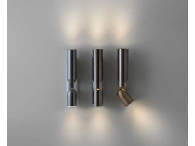 Lampada da parete con struttura interna in metallo e struttura esterna in vetro Clash Applique di Pentalight