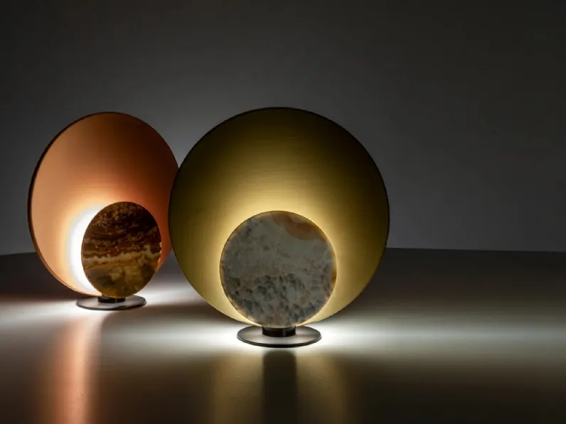 Lampada da tavolo Clis in metallo satinato con cover in onice di Laura Meroni