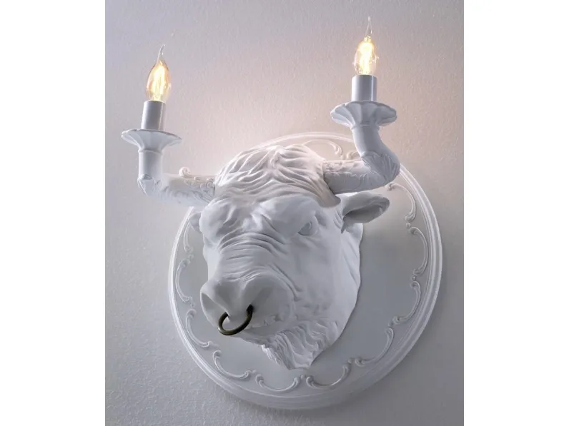 Lampada da parete Corrado in ceramica ispirata ad un toro di Karman