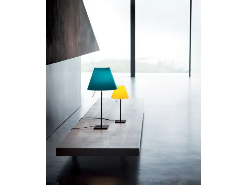 Lampada da tavolo disponibile in due misure con paralume in policarbonato intercambiabile Costanza di Luceplan