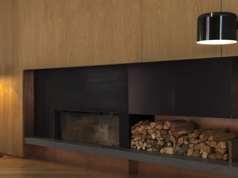 Lampada da terra Coupé con base in metallo verniciato e riflettore in alluminio di Oluce