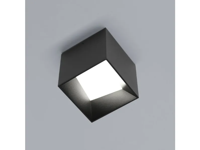 Lampada in alluminio con giochi di rette e diagonali Cube di Vivida International