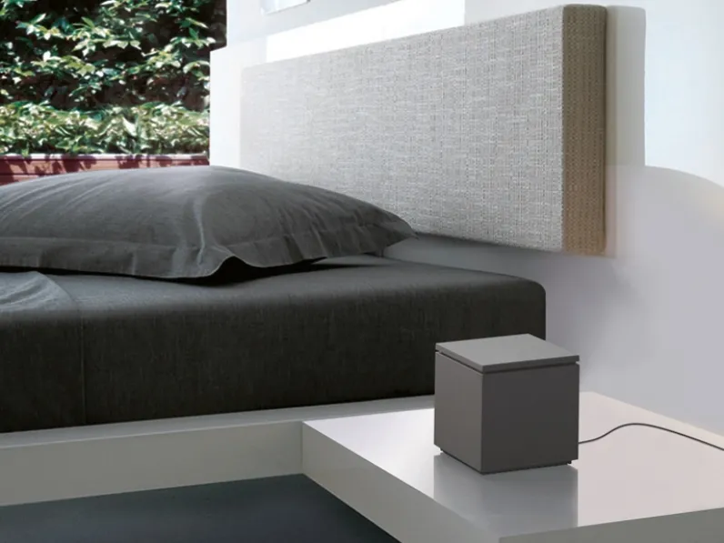 Lampada da tavolo in metacrilato Cuboluce di Cini&Nils