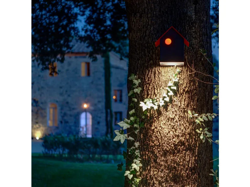 Lampada da esterno ispirata alla casetta per gli uccellini IMU di Davide Groppi