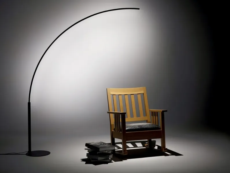 Lampada da terra Virgola di Egoluce