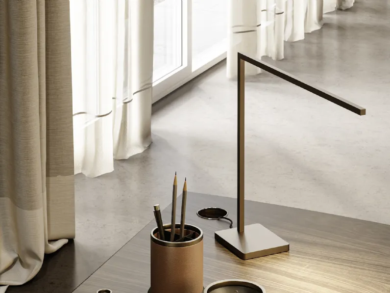 Lampada da tavolo in metallo finitura ottone Essential Table Lamp di Reflex