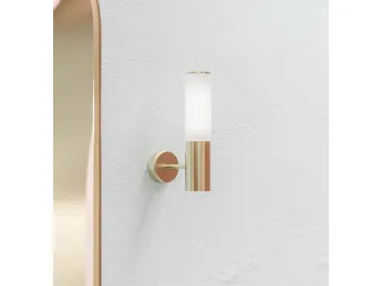 La lampada da parete Etoile di Il Fanale è un'opera d'arte luminosa che combina design raffinato e i