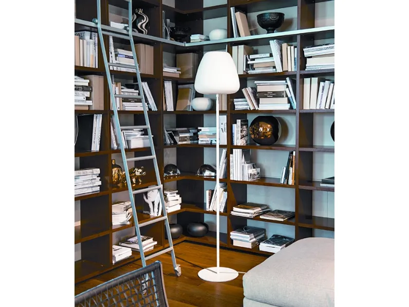 Lampada da terra in vetro soffiato satinato e struttura in metallo verniciato Eva di Status