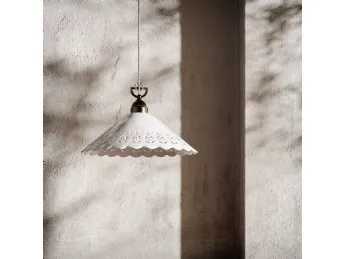La sospensione Fior di Pizzo di Il Fanale unisce design raffinato e illuminazione ambientale.