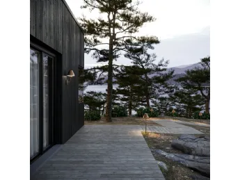 Lampada outdoor Fiordo de Il Fanale: design scandinavo per esterni senza tempo.