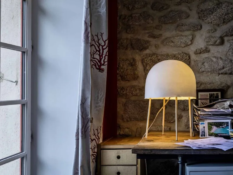 Lampada da tavolo Kurage in carta washi e frassino di Foscarini