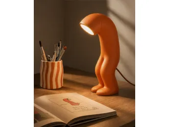 La lampada Hoodie di Qeeboo: design contemporaneo per un'illuminazione d'atmosfera.