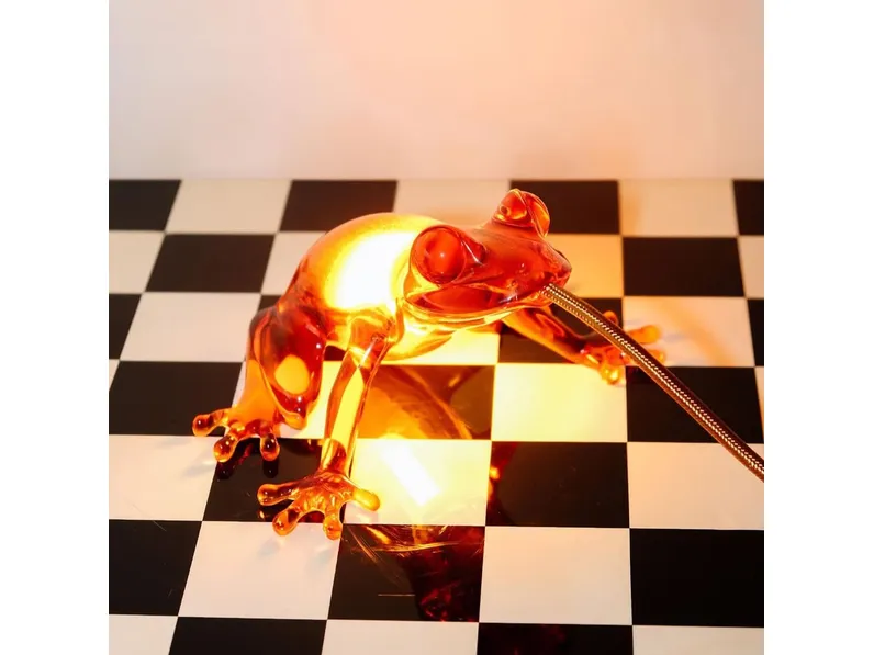 Lampada da tavolo Hungry Frog di Qeeboo