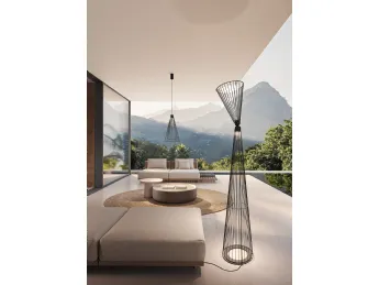 Lampada da esterno Ikonica di Karman, che ha lo scopo di illuminare l'esterno della propria abitazio