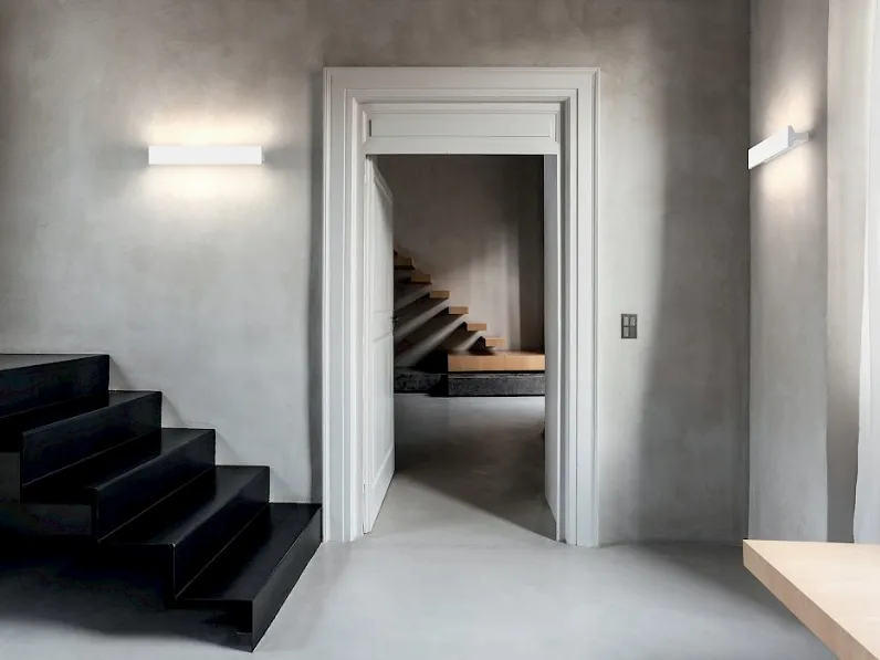 Lampada da parete in metallo con emissione della luce indiretta Ipe di Rotaliana