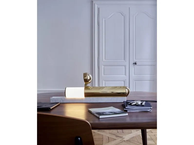 Lampada da tavolo con base in marmo, corpo in ottone, tubo luminoso in policarbonato Isp di Dcw