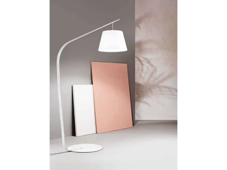 Lampada da terra Liana con struttura in metallo e paralume in PVC rivestito in tessuto di Ondaluce